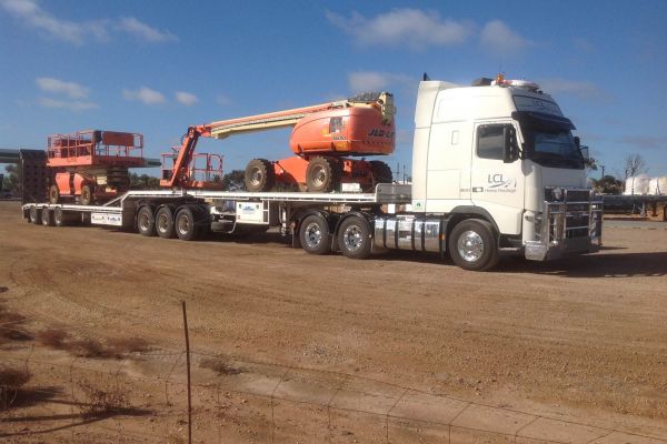 lclheavyhaulage133B469AFE-8D7B-1BD9-1F5A-4D8672E2F558.jpg