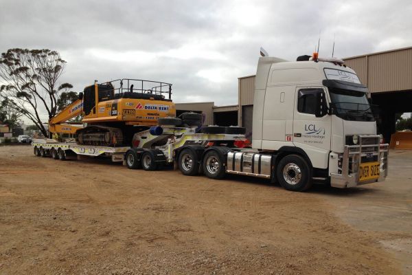 lclheavyhaulage5716A1C475-7E02-0BBA-C274-31A239CC4631.jpg